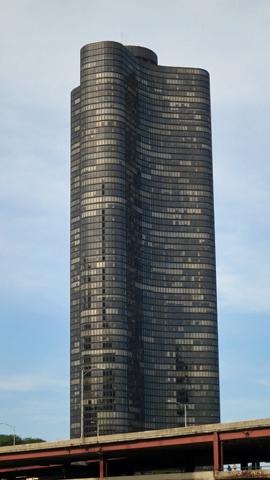 レイクポイントタワー