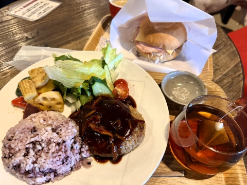 ハンバーグランチとハムチーズバーガー ハンバーグランチとハムチーズバーガー