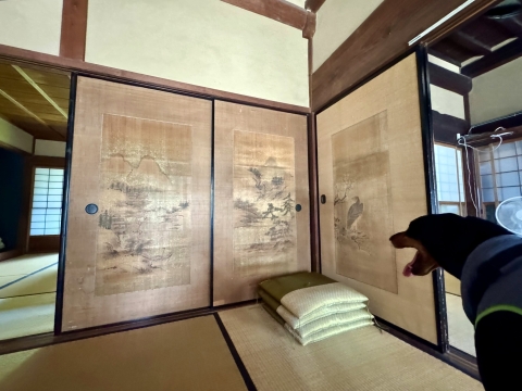 立派な襖を眺める 立派な襖を眺める