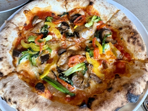 カポナータが載ったピザ カポナータが載ったピザ