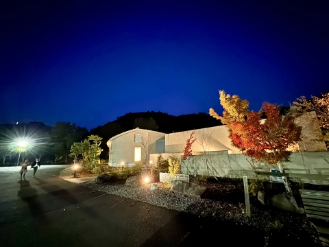 ���R�����