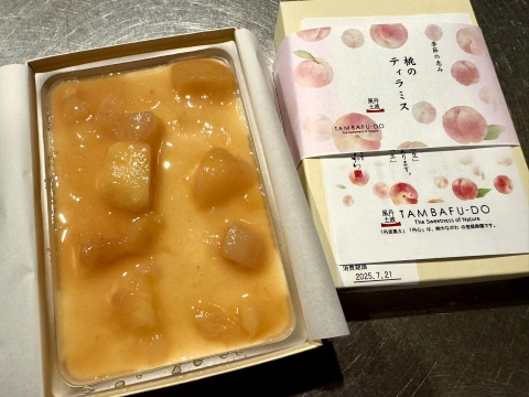 季節ものの桃のティラミス 季節ものの桃のティラミス